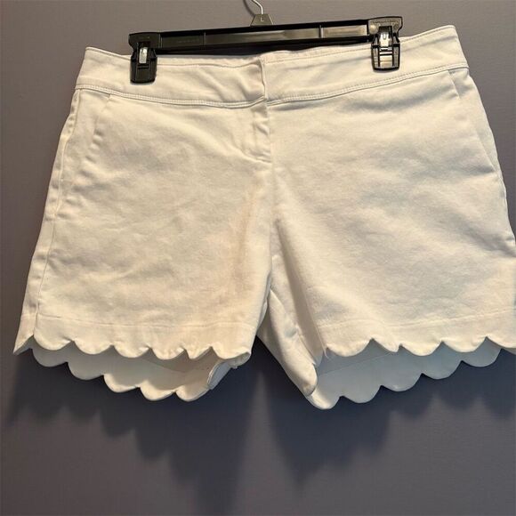Isaac Mizrahi Pants - *3/$15 Isaac Mizrahi Women's White Scalloped Hem Chino Shorts Size 6